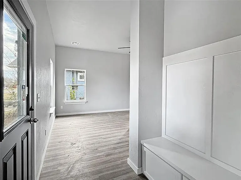 414 N Market Ave — Photo 9