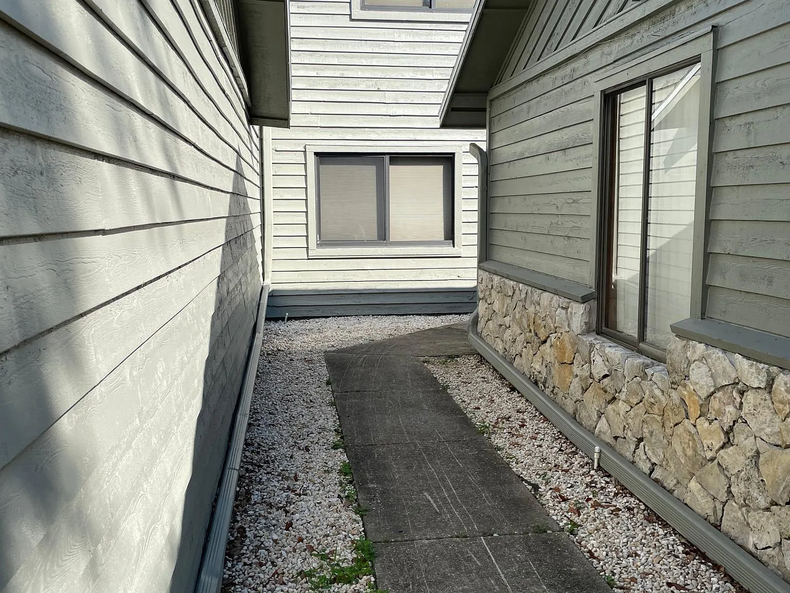 3 bed, 2.5 bath, 2900 sqft, $2,600 — Photo 2