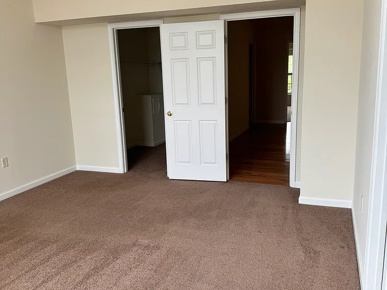 2039 Clinton Ave — Photo 18