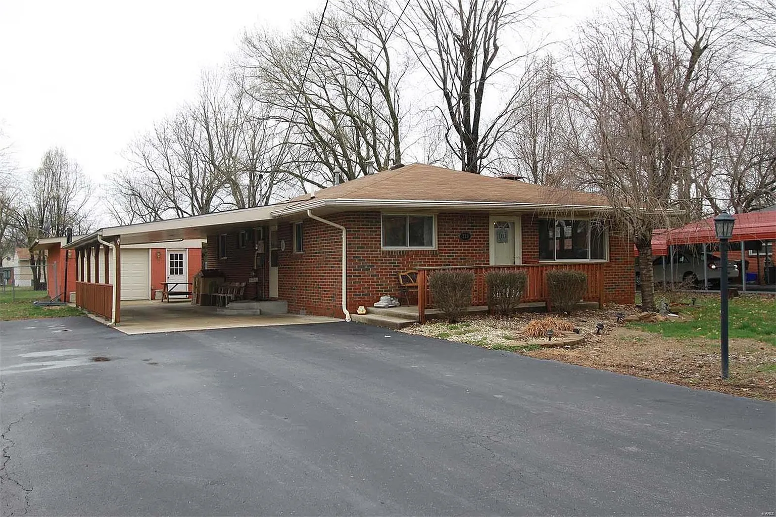 229 Maywood Dr photo 1