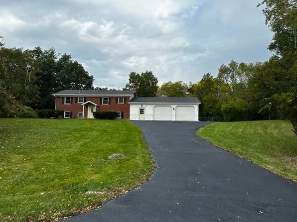 2605 Greenbriar Ln, Marengo, IL 60152