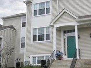 2884 Shelly Ln, Aurora, IL 60504