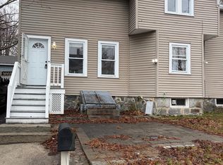 96 5th Ave, Lowell, MA 01854
