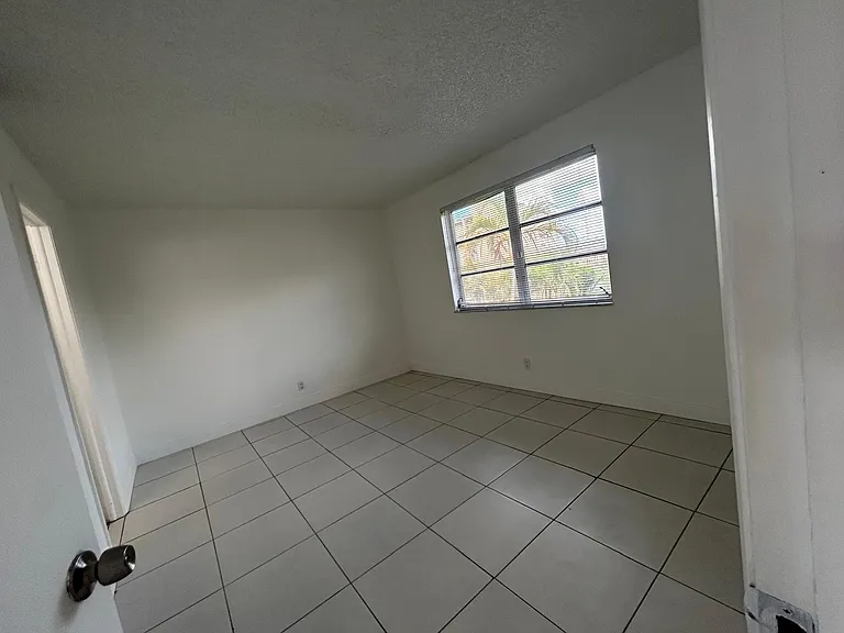 7860 NW 50th St #305 — Photo 5