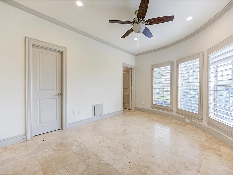 6302 Prague St — Photo 6