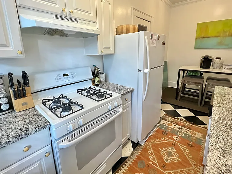 Virginia Court Apartments — Photo 20