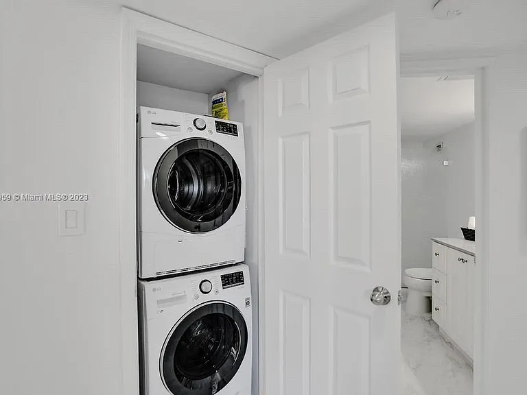 5161 Collins Ave #412 — Photo 8