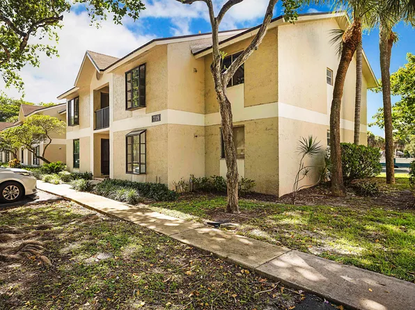 719 GARDENS Drive #206, Pompano Beach, FL 33069