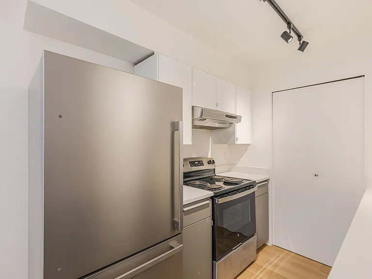 Kearney Court Apartments — Photo 11
