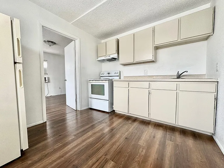 513 E 700 S — Photo 7
