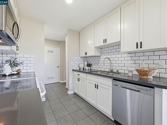 4th image of 2332 D St