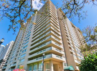 3590 Kaneff Cres #1009, Mississauga, ON L5A3X3