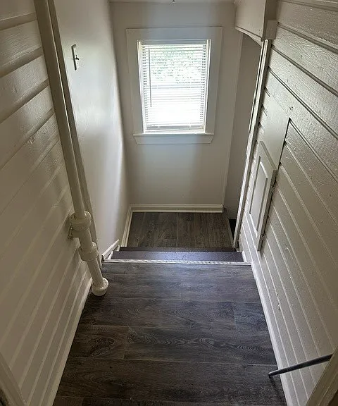 219 Girard St — Photo 2