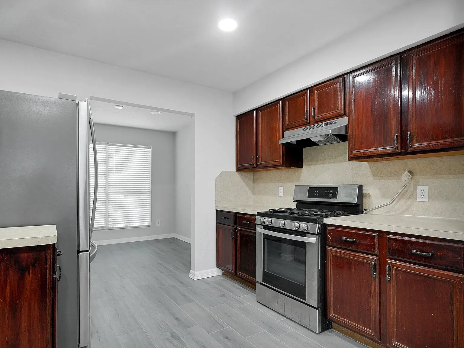 5 bed, 2.5 bath, $2,500 — Photo 4