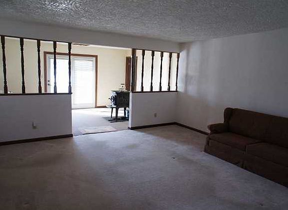 4th image of 678 Genevieve Ave