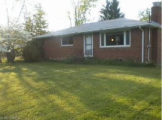 9262 Stafford Rd, Chagrin Falls, OH 44023