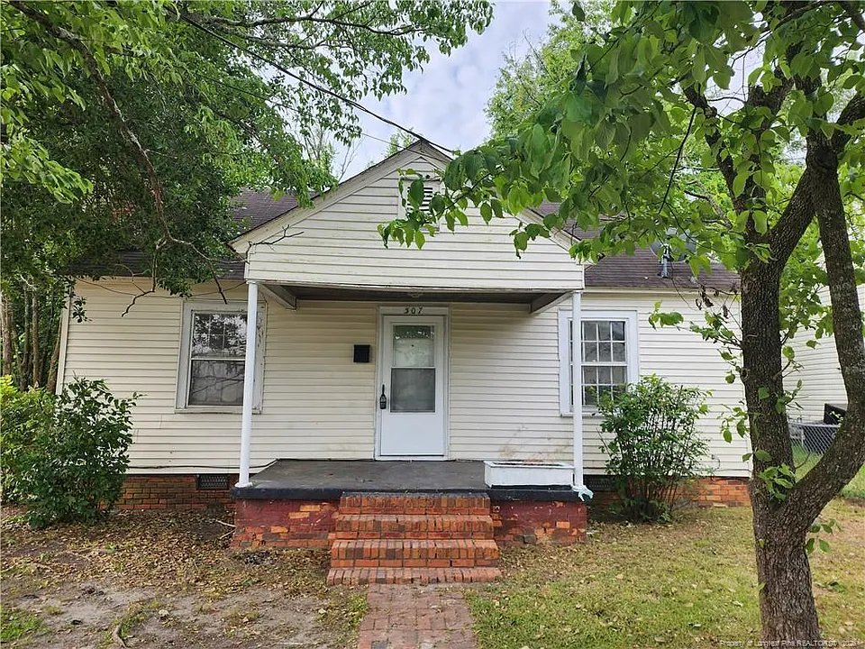 507 Edwards St