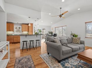 13409 Arden Cir, Burnsville, MN 55337