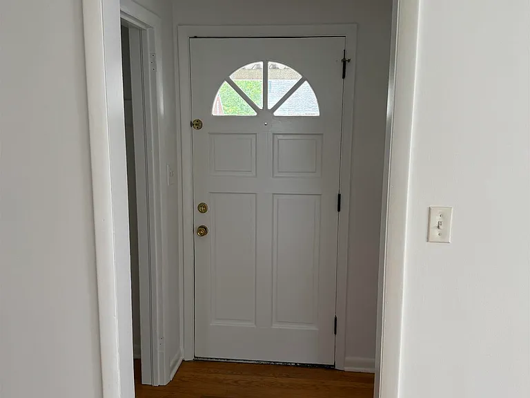 913 Druid Ave — Photo 2