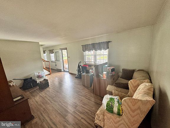 3rd image of 156 E Phoenix Dr