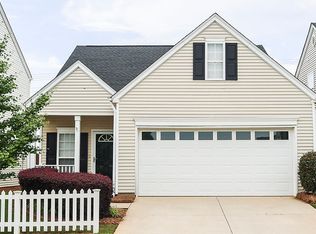 27 Minots Ledge Ln, Simpsonville, SC 29681