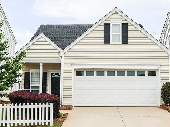 27 Minots Ledge Ln, Simpsonville, SC 29681