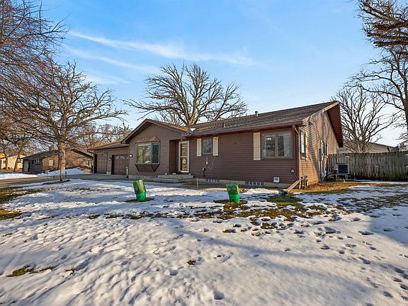 2nd image of 1608 S Park Rd