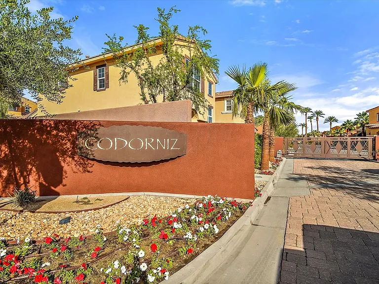 52210 Rosewood Ln — Photo 2