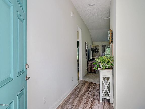 4th image of 3170 Juniper Ave