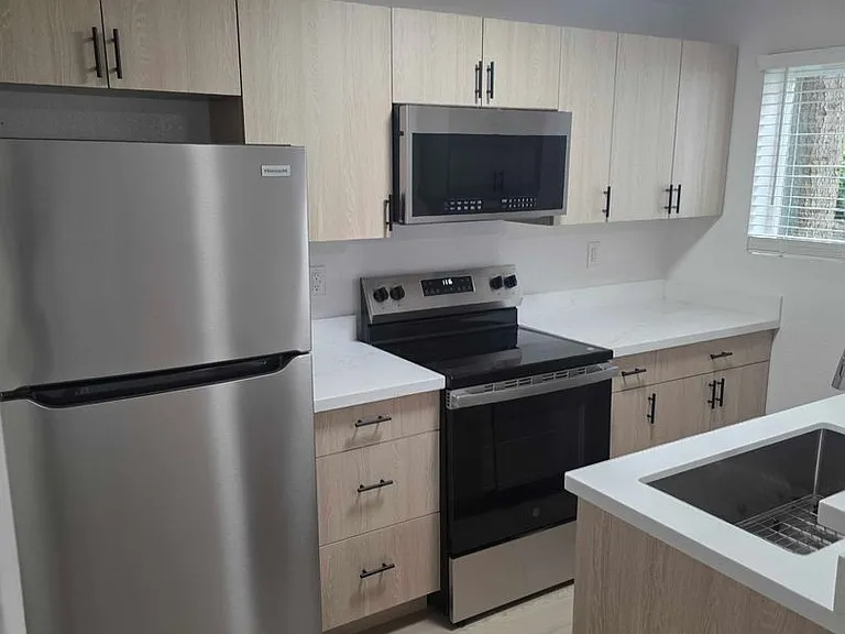 Wellington Place Apartments — Photo 19