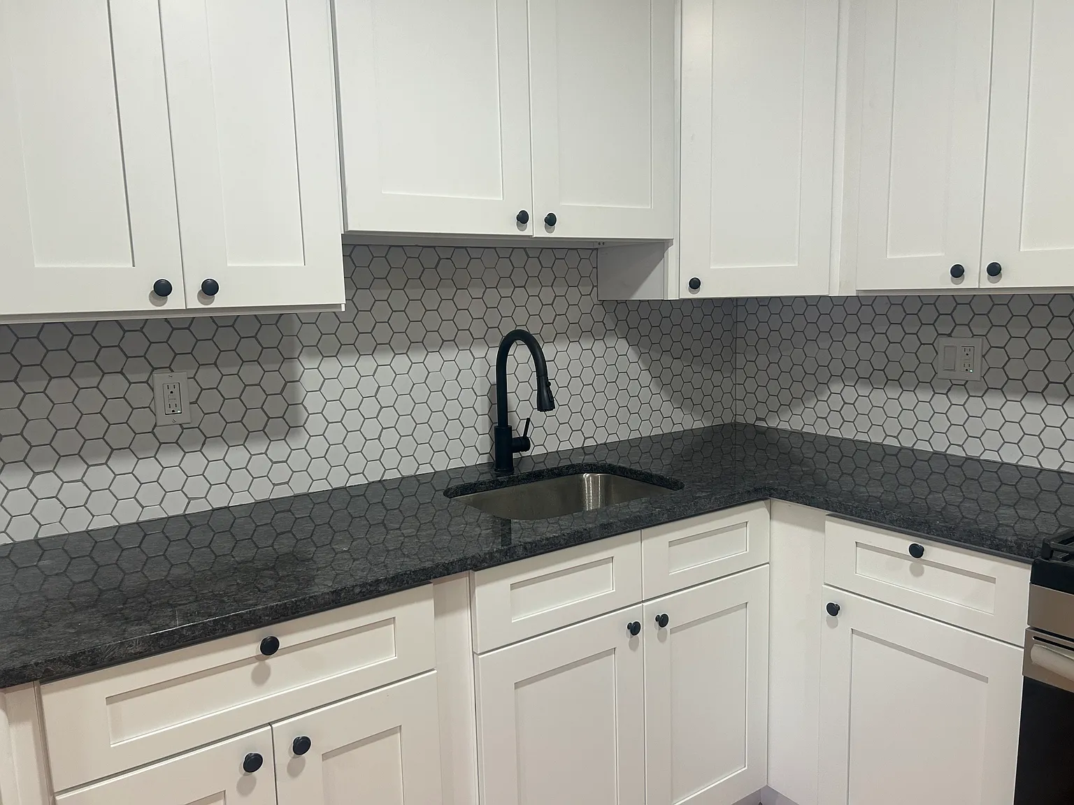 2 bed, 900 sqft, $1,600 — Photo 3