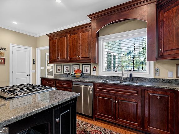 5th image of 130 Sunny Point Cir