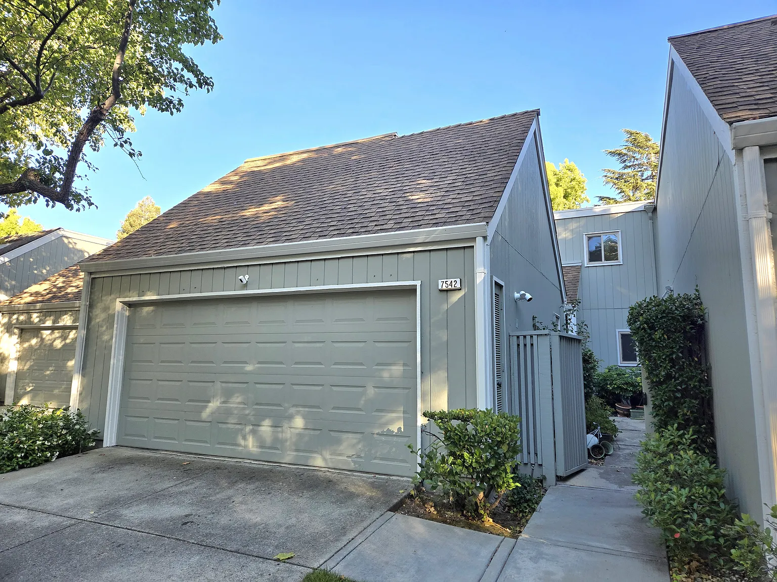 3 bed, 2.5 bath, 1988 sqft, $4,300 — Photo 2