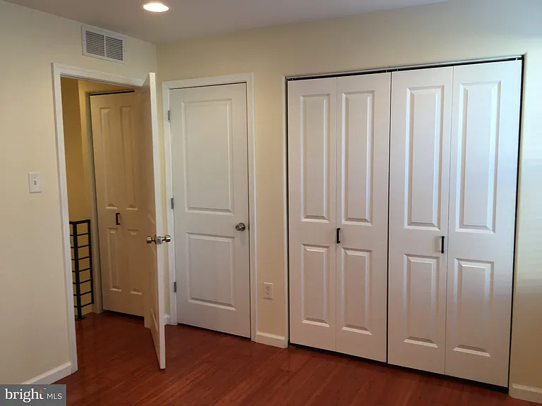 2132 Sigel St — Photo 15