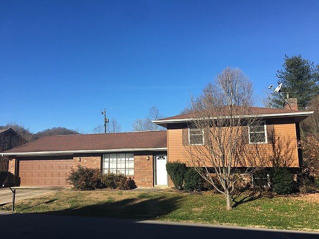 1st image of 144 Lakeview Cir