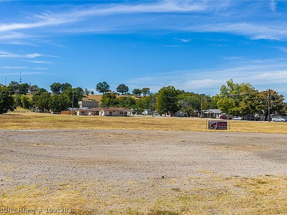 5th image of Fayetteville Rd