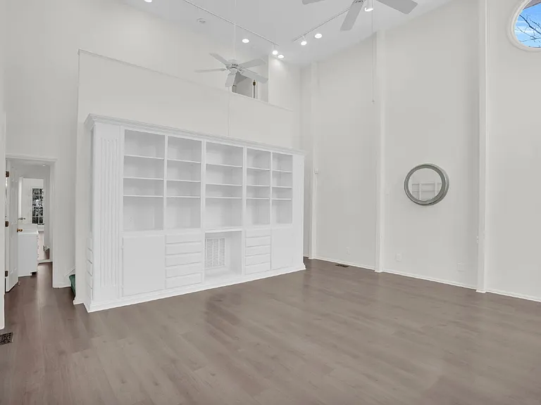 408 Wilby Dr — Photo 32