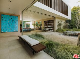 717 Moreno Ave, Los Angeles, CA 90049