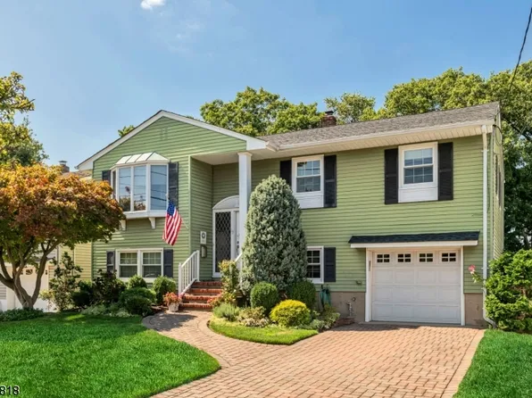 13 Veterans Ct, Wallington Boro, NJ 07057