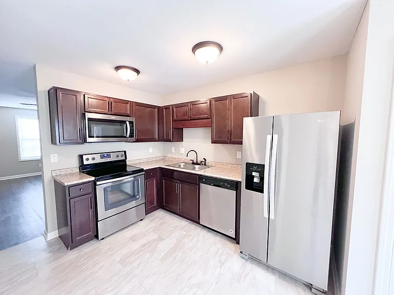 305 Rowand Ct — Photo 5
