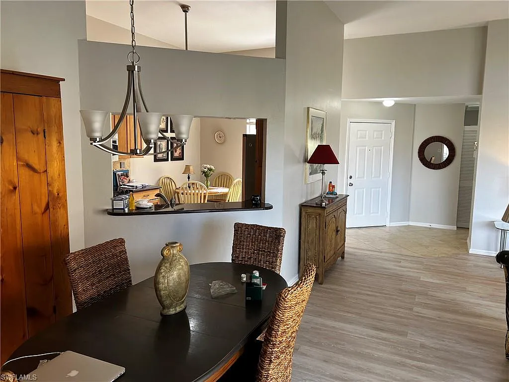3 bed, 2.0 bath, 1450 sqft, $8,000 — Photo 2