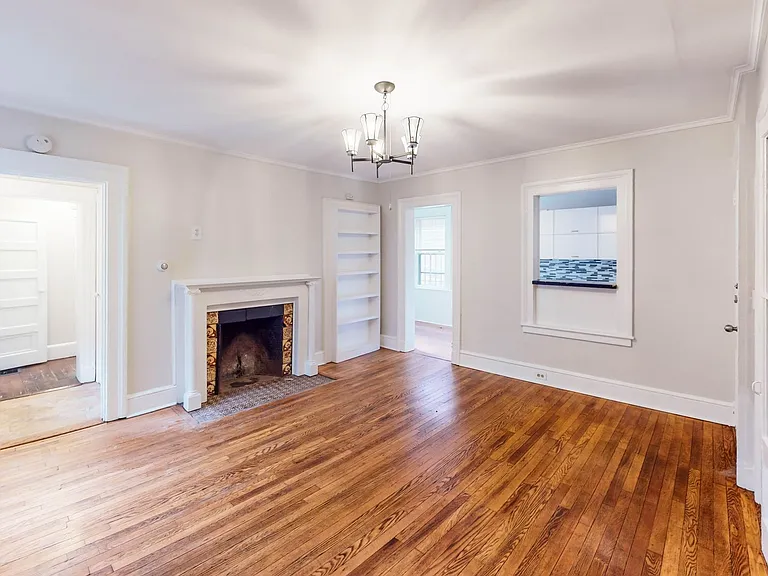 542 Chapel St #5 — Photo 3