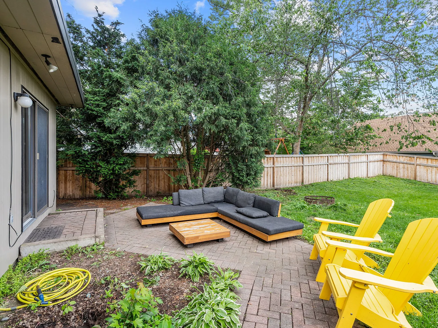 4 bed, 2.5 bath, 2252 sqft, $3,100 — Photo 2