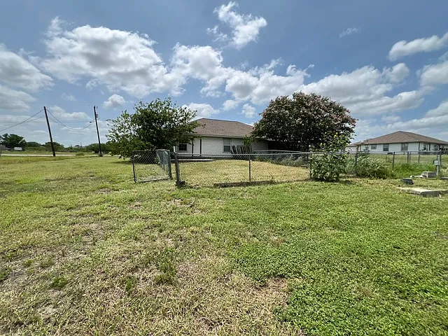 512 Crest Circle Dr - 512B — Photo 3