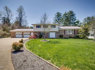 675 Golf Course Dr, Elizabethton, TN 37643