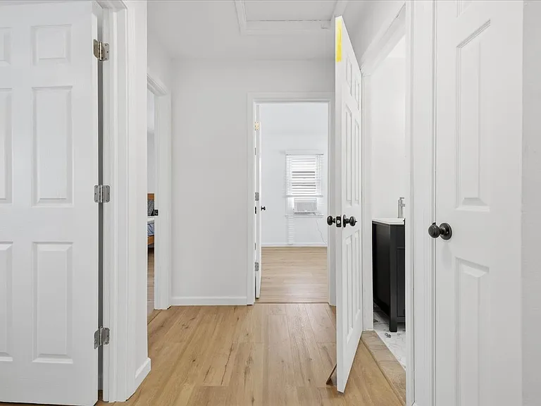 2896 Dorchester Rd — Photo 17