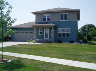 135 Brewster Dr, Lake Mills, WI 53551