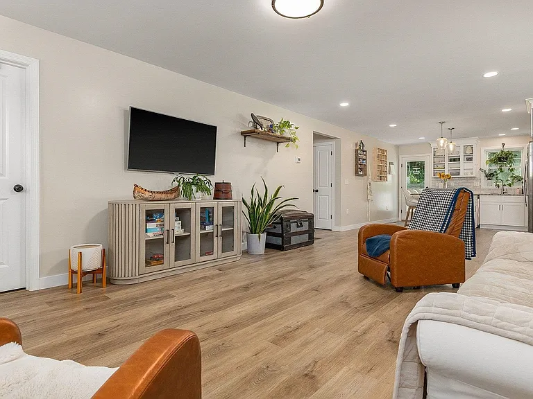 30 Copley Dr — Photo 6