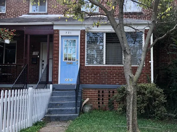 221 Evans Ln, Alexandria, VA 22305