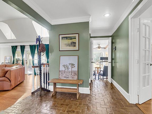 2nd image of 428 Carn St